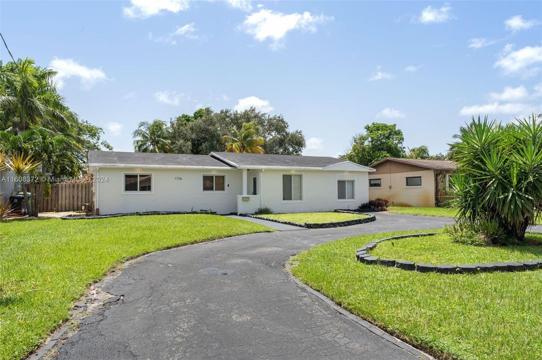 For Sale: $699,000 (3 beds, 2 baths, 1425 Square Feet)