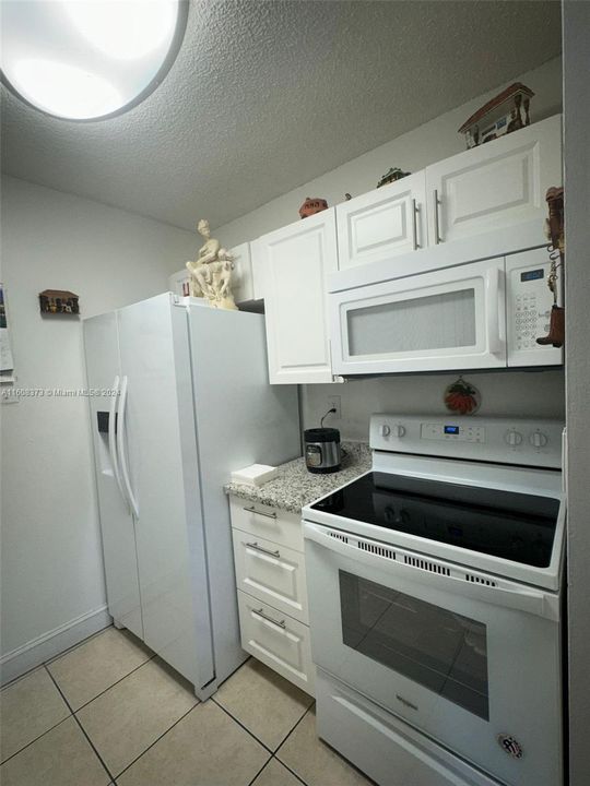 For Sale: $215,000 (1 beds, 1 baths, 583 Square Feet)