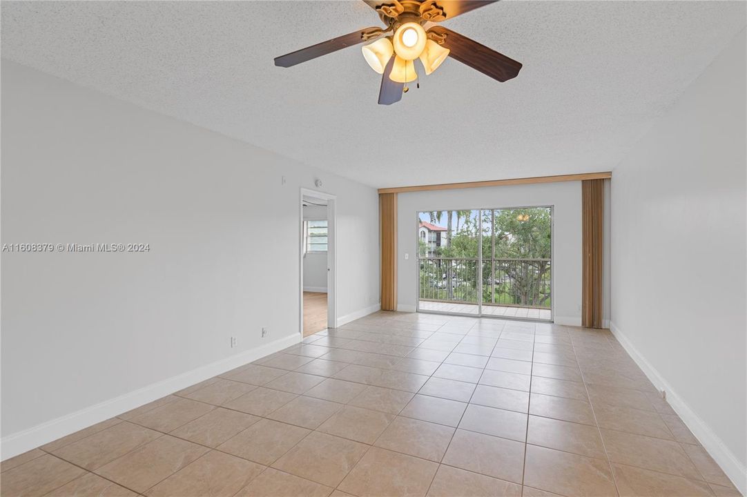 For Sale: $265,000 (2 beds, 2 baths, 1106 Square Feet)