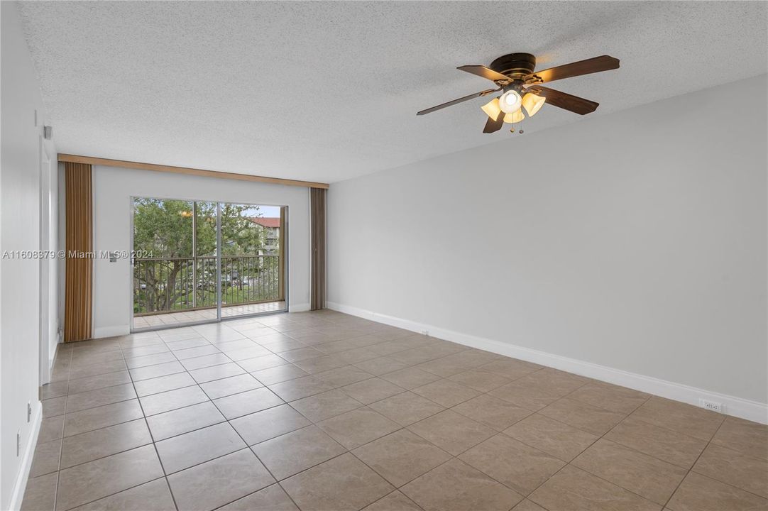 For Sale: $265,000 (2 beds, 2 baths, 1106 Square Feet)