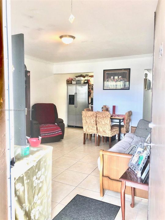 For Sale: $245,000 (2 beds, 1 baths, 787 Square Feet)