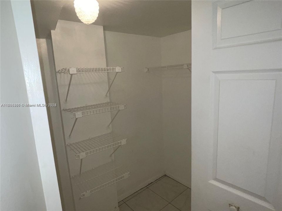 For Rent: $2,200 (2 beds, 2 baths, 1040 Square Feet)