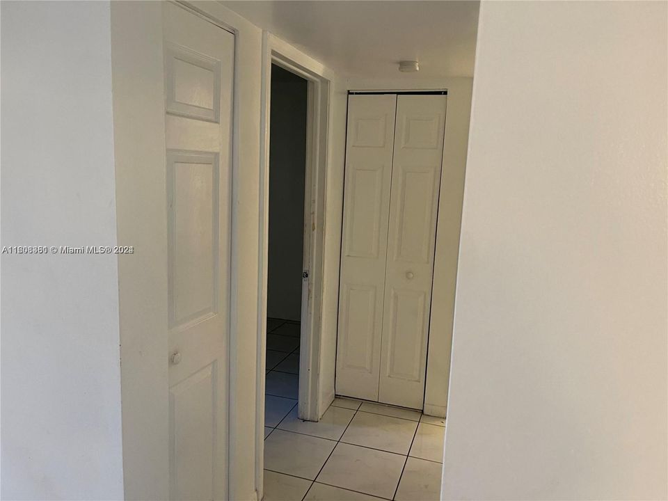 For Rent: $2,200 (2 beds, 2 baths, 1040 Square Feet)