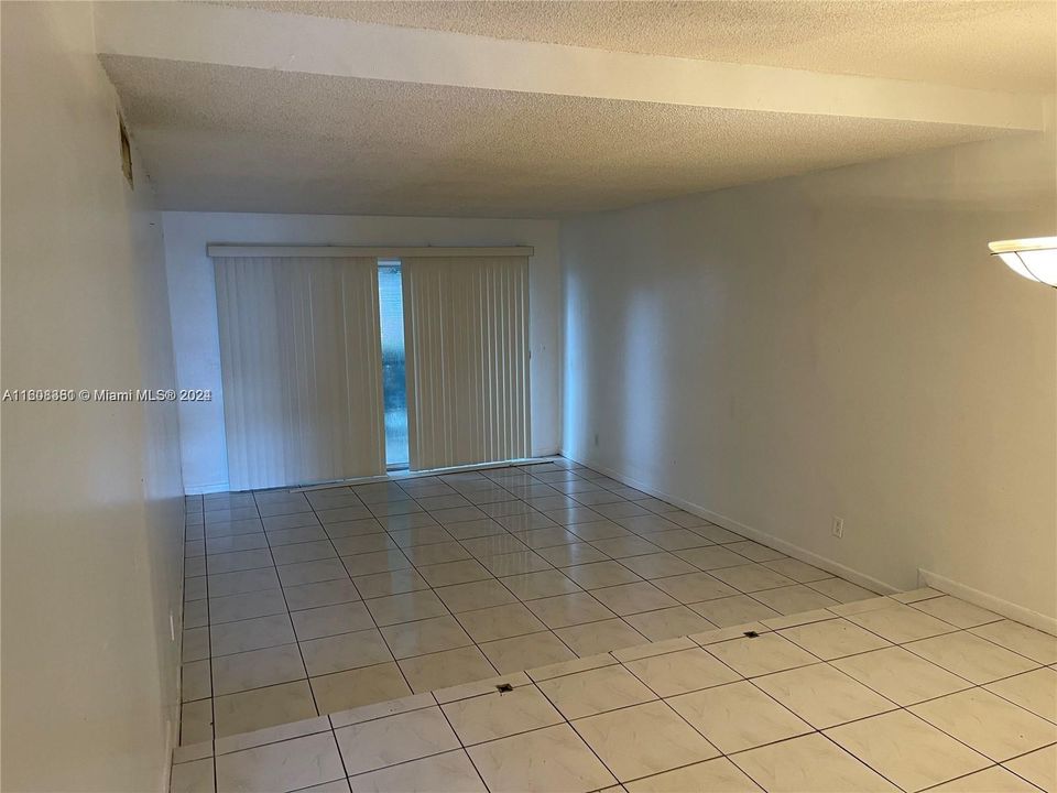 For Rent: $2,200 (2 beds, 2 baths, 1040 Square Feet)