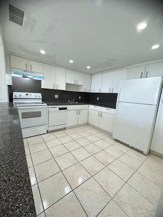 For Sale: $199,000 (2 beds, 2 baths, 1050 Square Feet)
