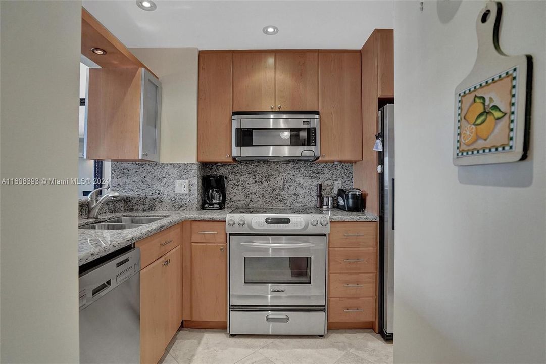 For Sale: $254,000 (1 beds, 1 baths, 545 Square Feet)