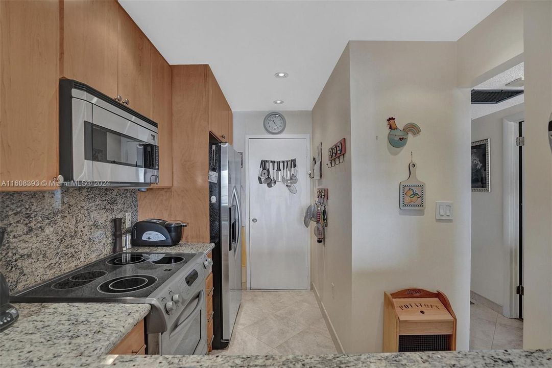 For Sale: $254,000 (1 beds, 1 baths, 545 Square Feet)