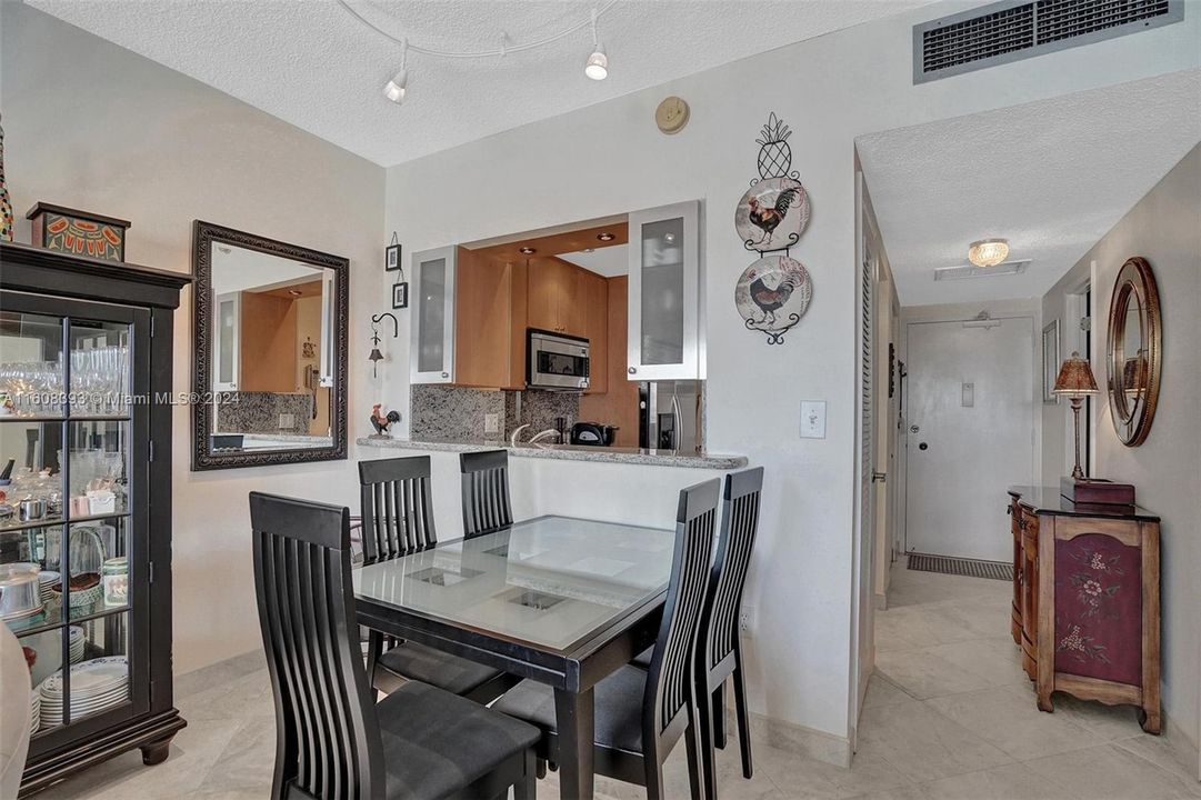 For Sale: $254,000 (1 beds, 1 baths, 545 Square Feet)