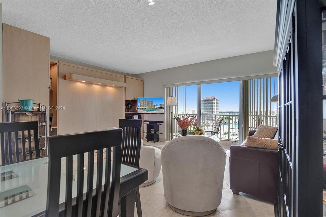 For Sale: $254,000 (1 beds, 1 baths, 545 Square Feet)