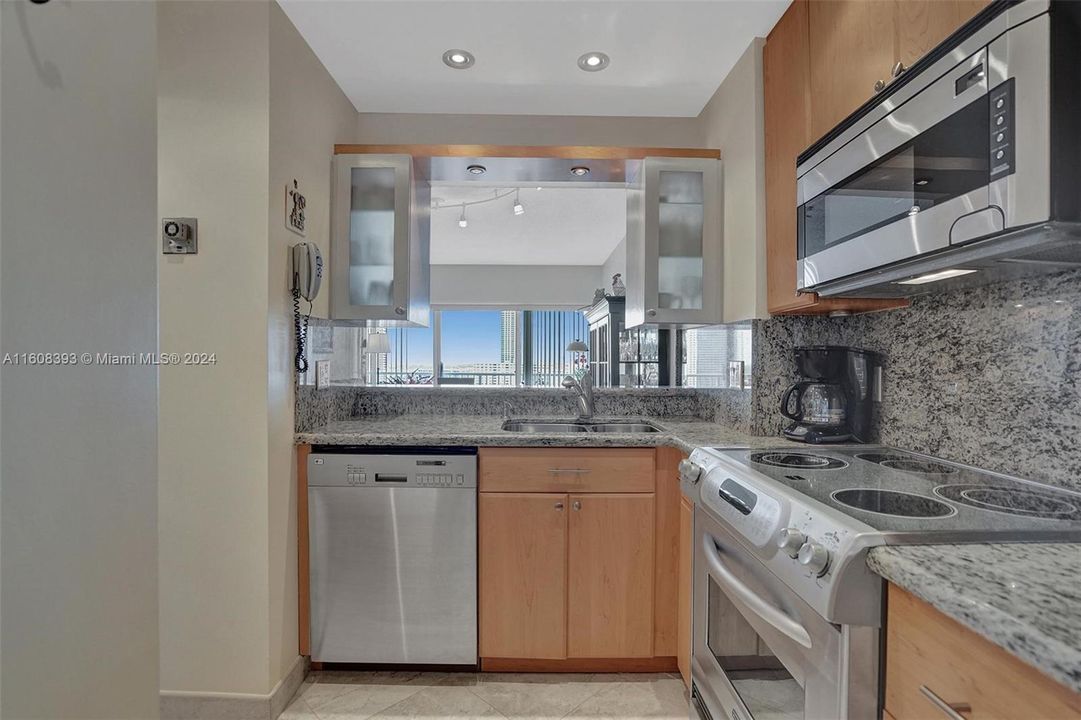 For Sale: $254,000 (1 beds, 1 baths, 545 Square Feet)