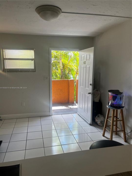For Sale: $149,000 (1 beds, 1 baths, 456 Square Feet)