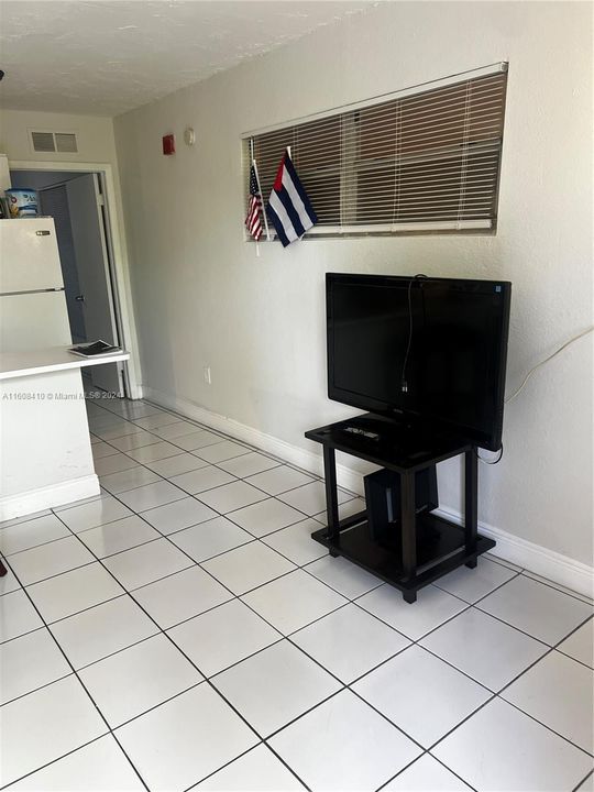 For Sale: $149,000 (1 beds, 1 baths, 456 Square Feet)