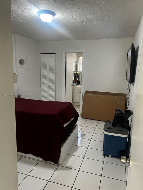 For Sale: $149,000 (1 beds, 1 baths, 456 Square Feet)