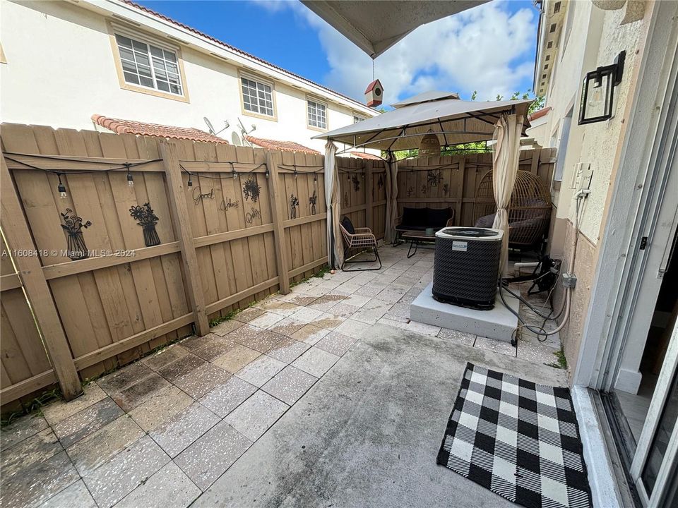For Sale: $400,000 (3 beds, 2 baths, 1657 Square Feet)