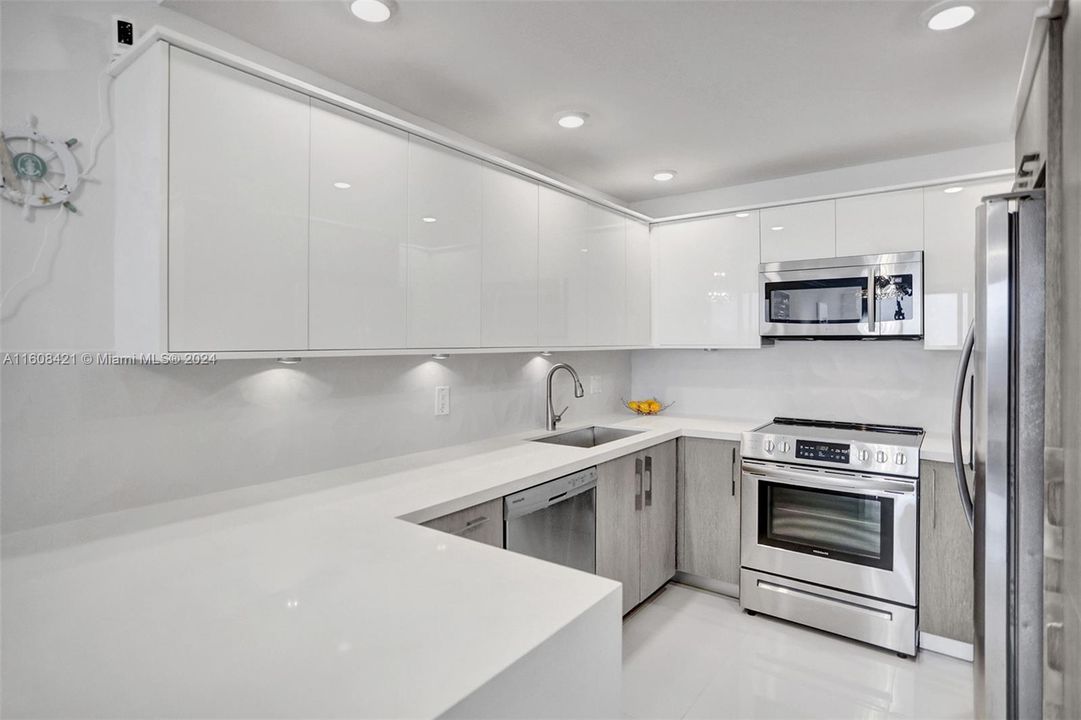 For Sale: $495,000 (1 beds, 1 baths, 1000 Square Feet)