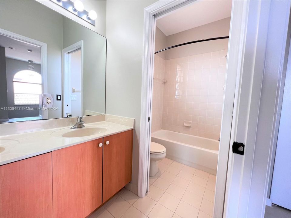 UPSTAIRS BATHROOM