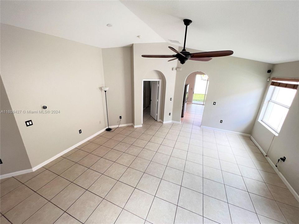 Active With Contract: $3,000 (3 beds, 2 baths, 1652 Square Feet)