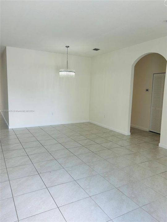 For Rent: $3,650 (4 beds, 2 baths, 1817 Square Feet)