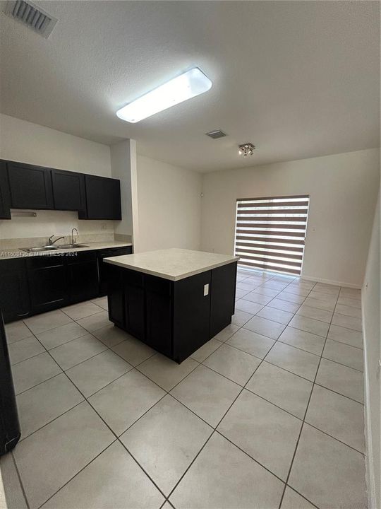 For Rent: $3,650 (4 beds, 2 baths, 1817 Square Feet)