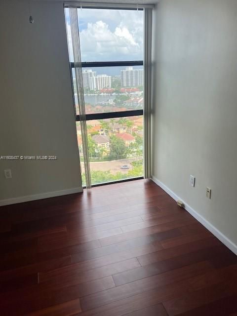 For Rent: $3,300 (2 beds, 2 baths, 1138 Square Feet)