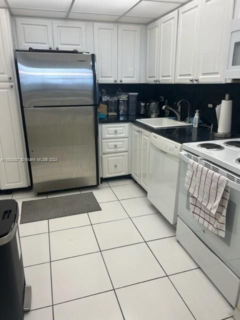 For Rent: $3,300 (2 beds, 2 baths, 1138 Square Feet)