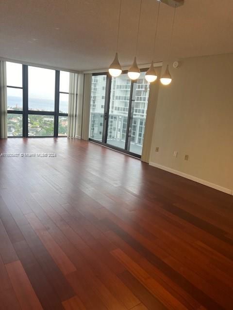 For Rent: $3,300 (2 beds, 2 baths, 1138 Square Feet)