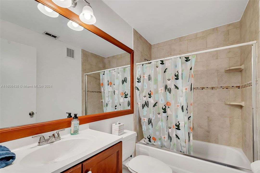 Active With Contract: $459,900 (4 beds, 2 baths, 1541 Square Feet)