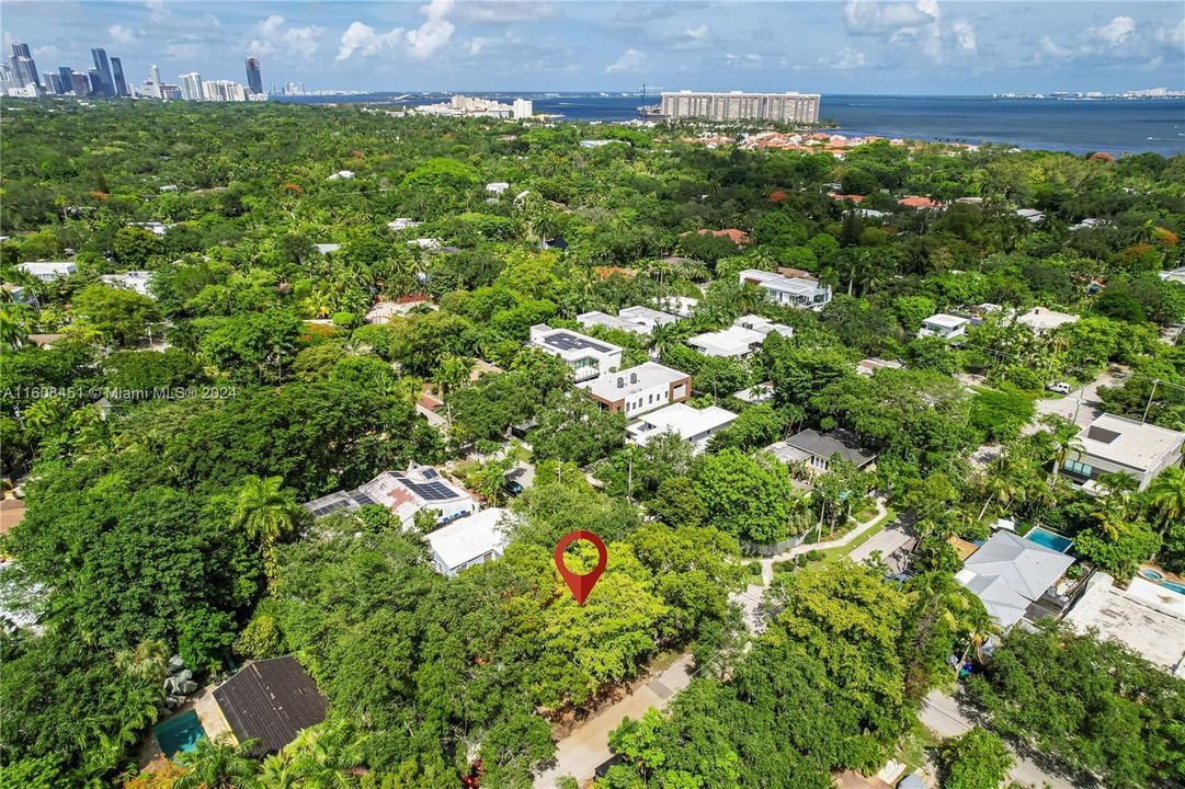 合同活跃: $1,599,000 (0.14 acres)