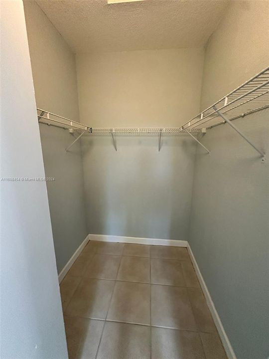 For Rent: $2,300 (2 beds, 2 baths, 894 Square Feet)