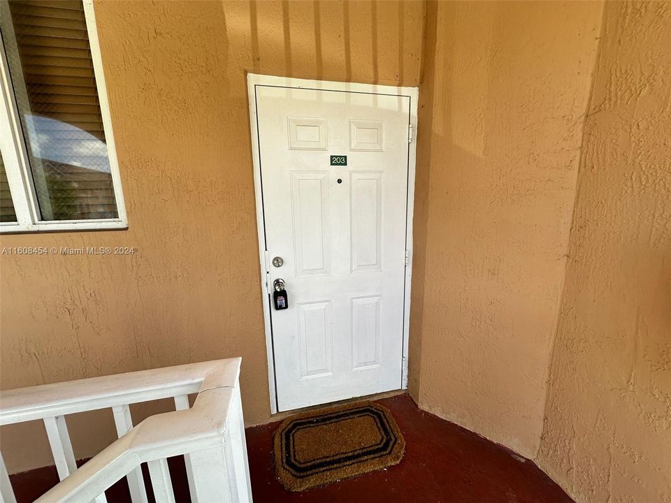 For Rent: $2,300 (2 beds, 2 baths, 894 Square Feet)