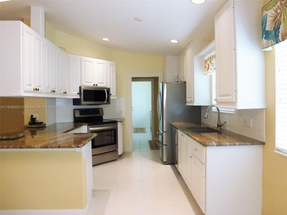 For Rent: $2,600 (2 beds, 2 baths, 1526 Square Feet)