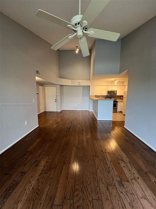 For Rent: $2,100 (2 beds, 2 baths, 1075 Square Feet)