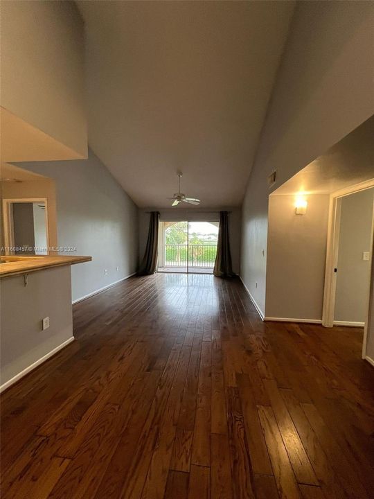 For Rent: $2,100 (2 beds, 2 baths, 1075 Square Feet)