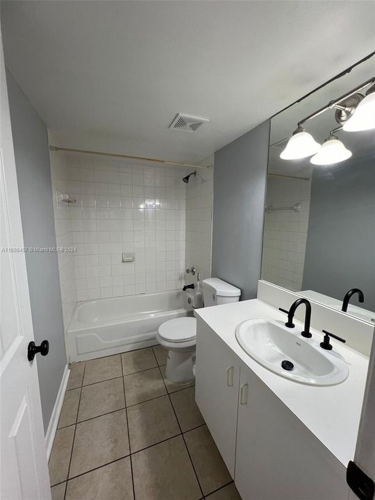 For Rent: $2,100 (2 beds, 2 baths, 1075 Square Feet)