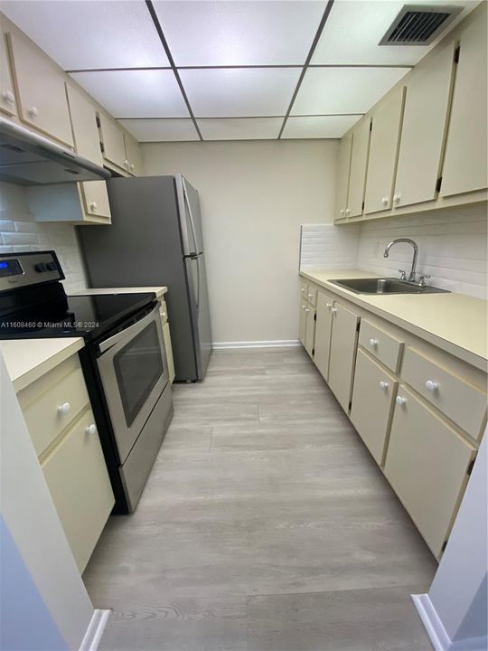 Recently Rented: $1,700 (1 beds, 1 baths, 811 Square Feet)