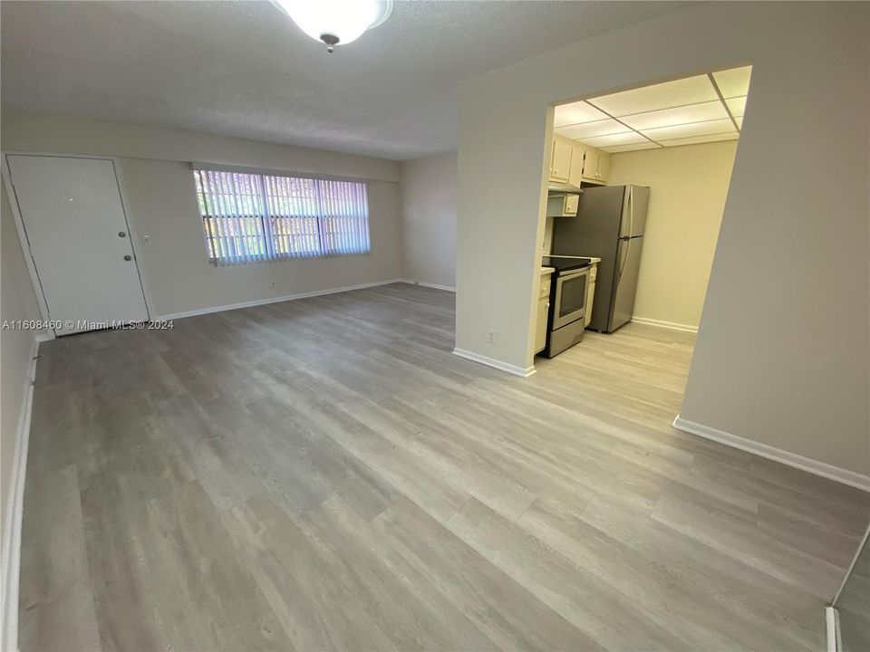 Recently Rented: $1,700 (1 beds, 1 baths, 811 Square Feet)