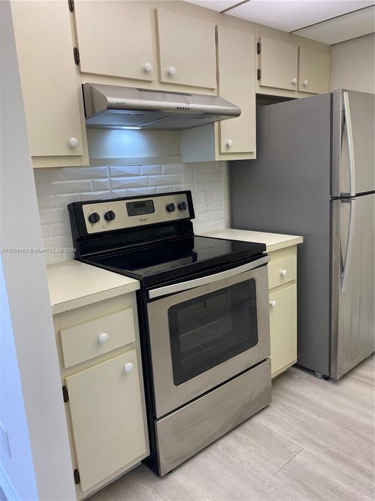 Recently Rented: $1,700 (1 beds, 1 baths, 811 Square Feet)