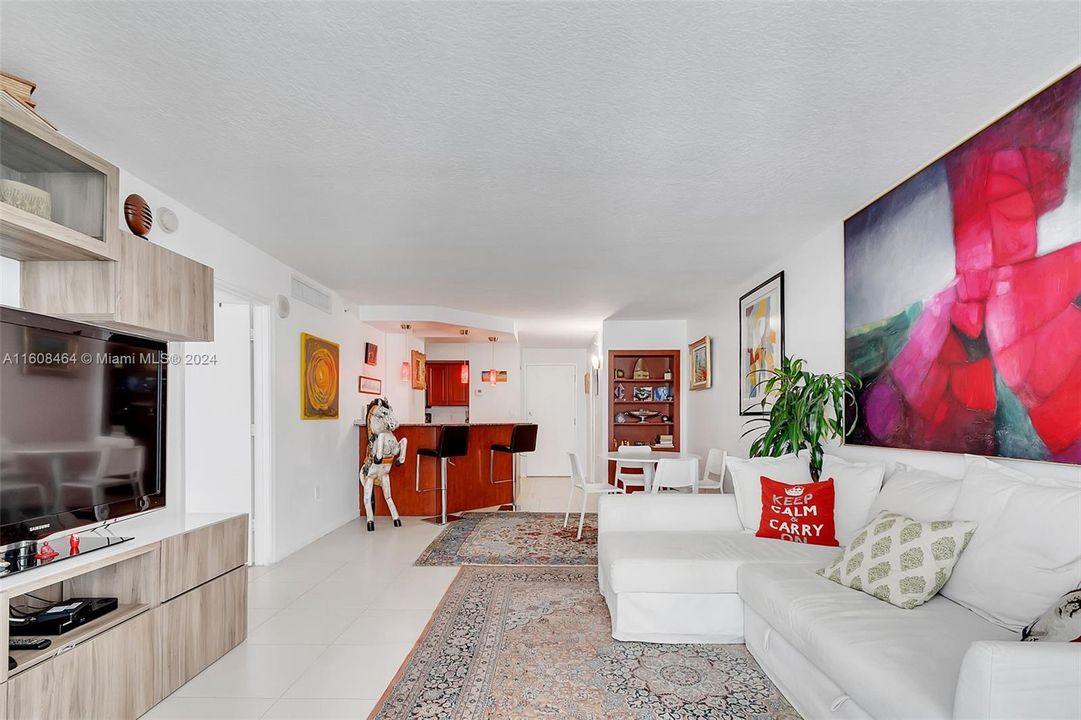 For Sale: $555,000 (1 beds, 1 baths, 808 Square Feet)