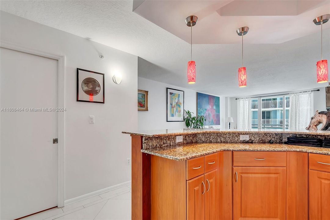 For Sale: $555,000 (1 beds, 1 baths, 808 Square Feet)