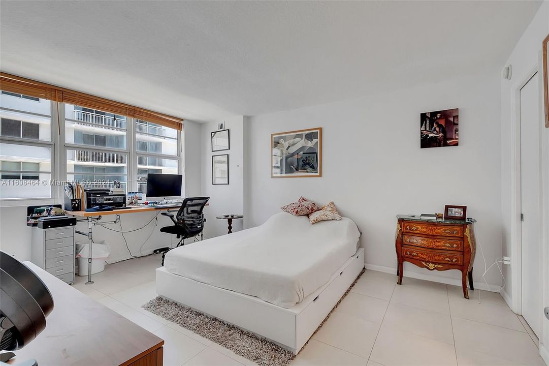 For Sale: $555,000 (1 beds, 1 baths, 808 Square Feet)