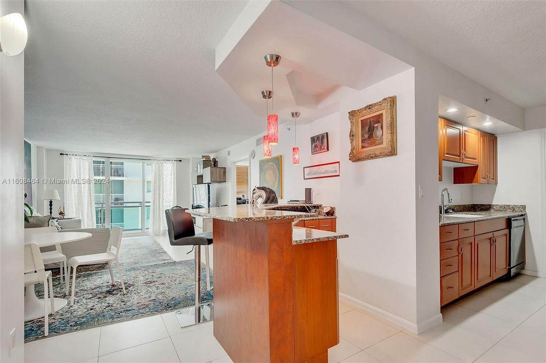 For Sale: $555,000 (1 beds, 1 baths, 808 Square Feet)