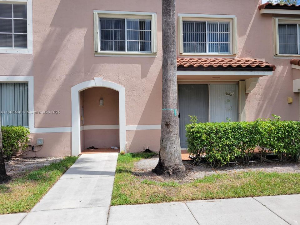 Recently Rented: $2,300 (2 beds, 2 baths, 1100 Square Feet)