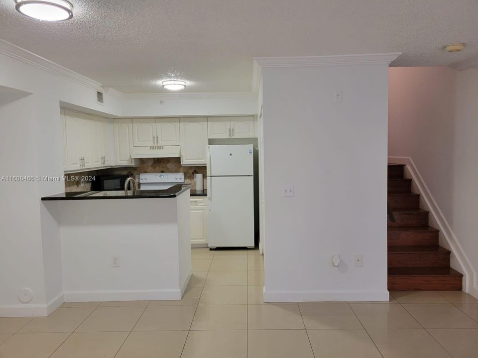 For Rent: $2,500 (2 beds, 2 baths, 1100 Square Feet)