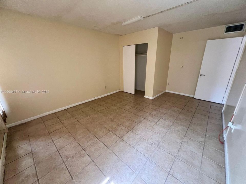 For Rent: $1,700 (2 beds, 1 baths, 735 Square Feet)