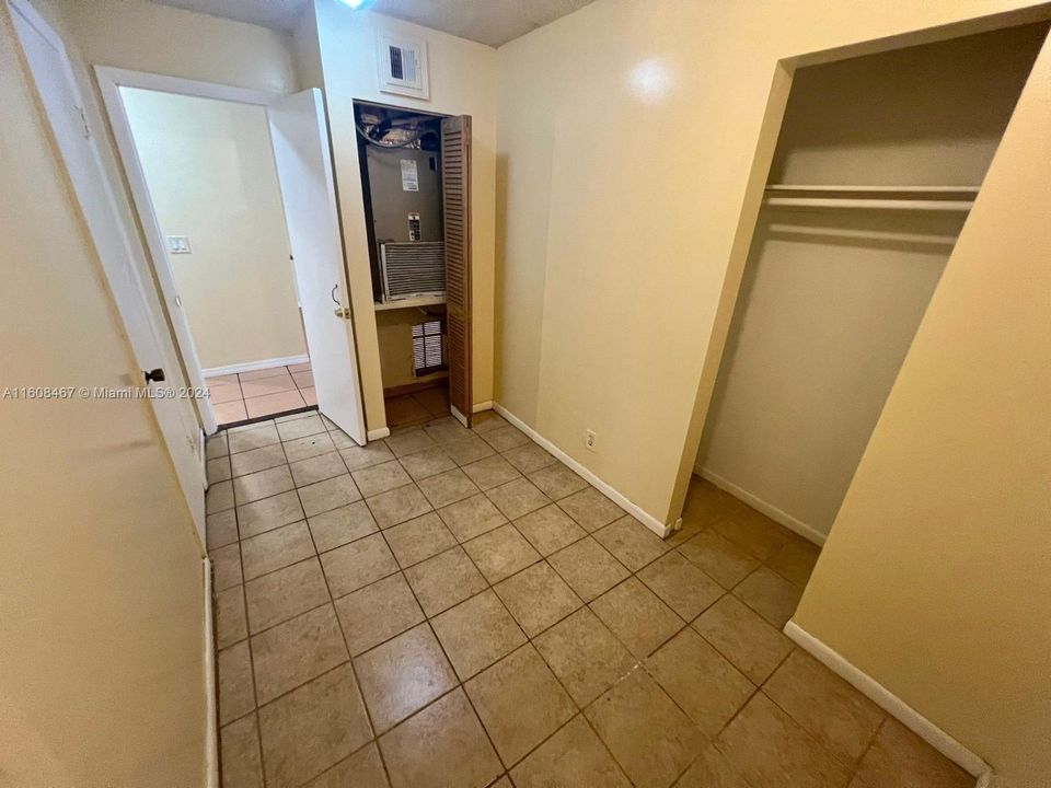 For Rent: $1,700 (2 beds, 1 baths, 735 Square Feet)