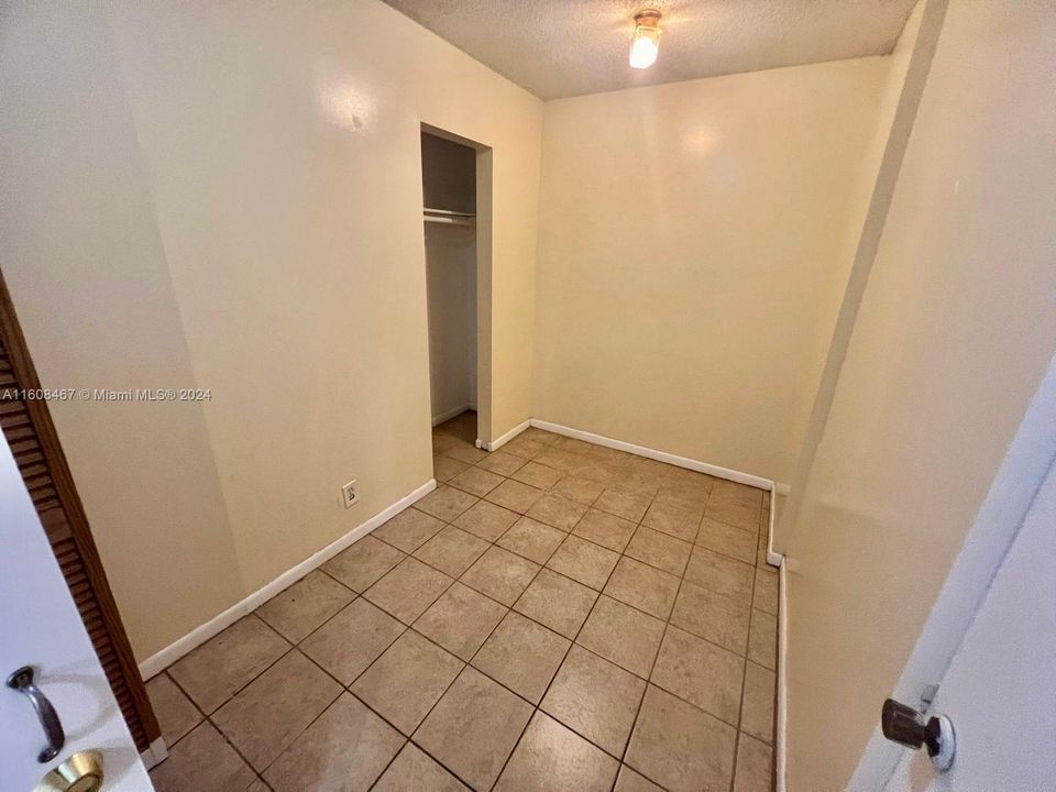 For Rent: $1,700 (2 beds, 1 baths, 735 Square Feet)