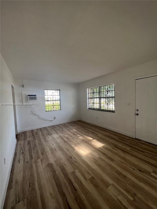 For Rent: $2,400 (2 beds, 1 baths, 1526 Square Feet)