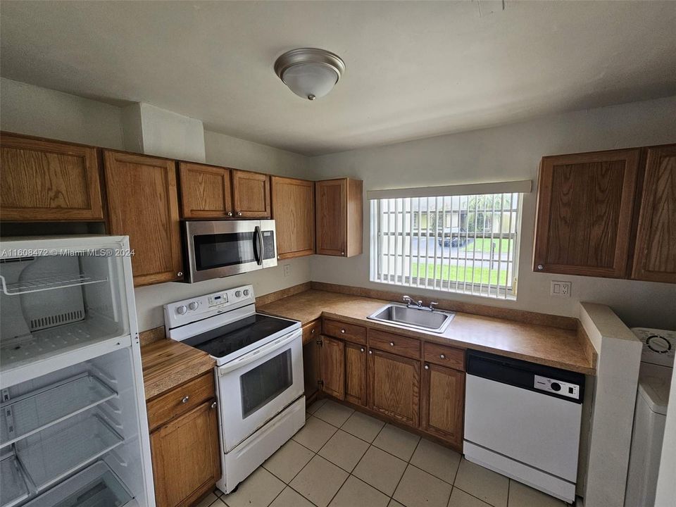 Recently Sold: $410,000 (2 beds, 2 baths, 1003 Square Feet)