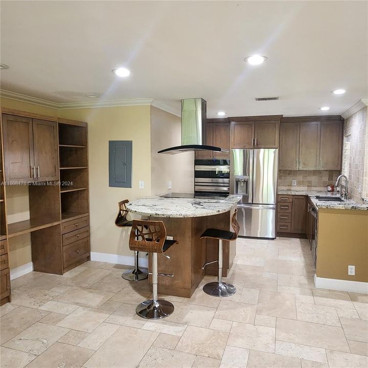 For Sale: $330,000 (3 beds, 2 baths, 1093 Square Feet)