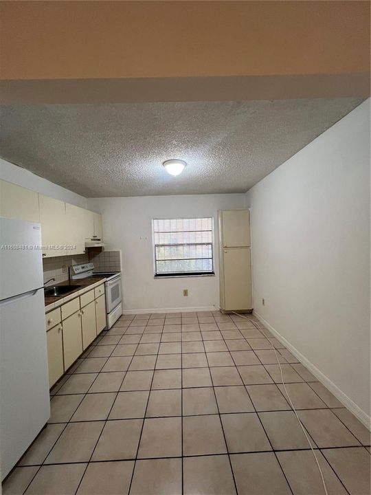 For Rent: $2,000 (2 beds, 1 baths, 4192 Square Feet)